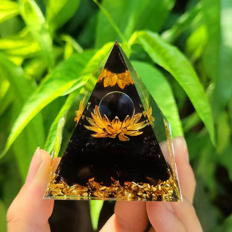 Pyramide Orgonite Crystale Pierre Naturelle