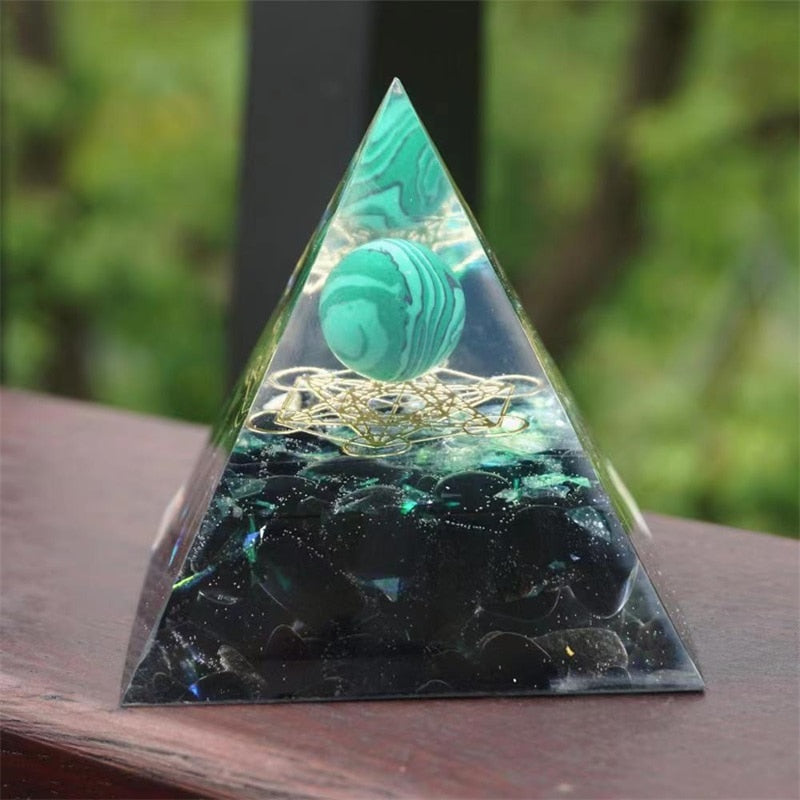 Pyramide Orgonite Crystale Pierre Naturelle